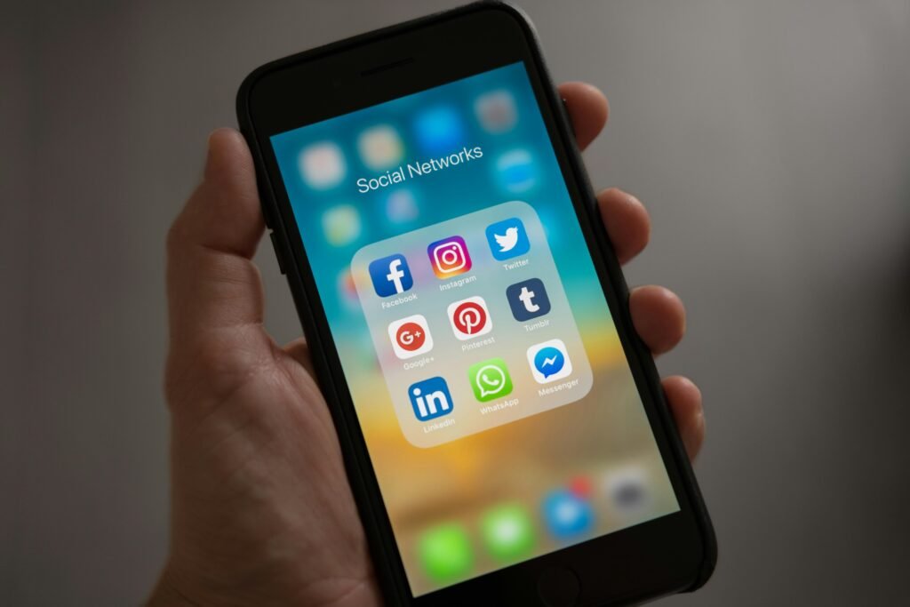pexels-tracy-le-blanc-67789-607812-1024x683 iPhone 17: Últimas Notícias e Rumores Sobre Todos os Modelos Esperados